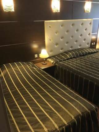 Отель Kaliakra Palace Hotel - All inclusive Золотые Пески Двухместный номер с 1 кроватью и балконом (для 2 взрослых и 1 ребенка)-1